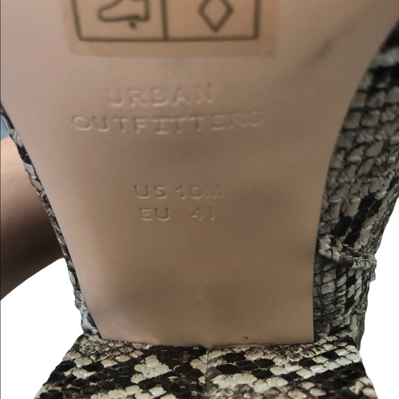 Urban Outfitters Thelma Ankle Boot - Picture 10 of 16